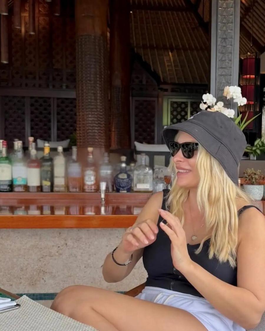 Είναι 55, έχει κορμί 20χρονης – Xαμός με τις νέες φωτογραφίες της Ελένης Μενεγάκη από τις Μαλδίβες