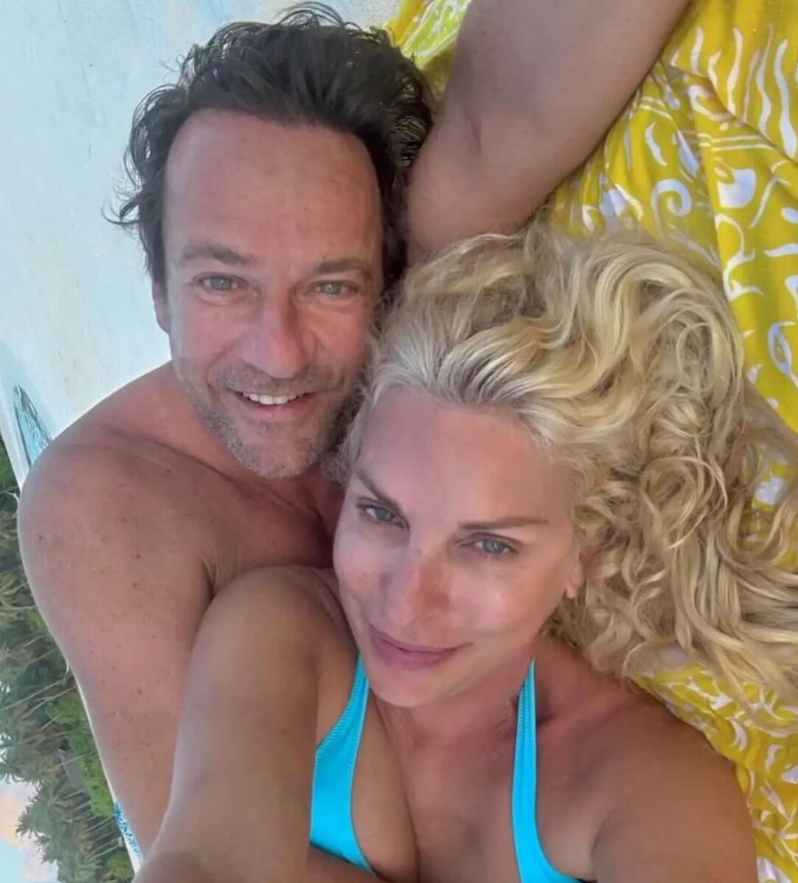 Είναι 55, έχει κορμί 20χρονης – Xαμός με τις νέες φωτογραφίες της Ελένης Μενεγάκη από τις Μαλδίβες