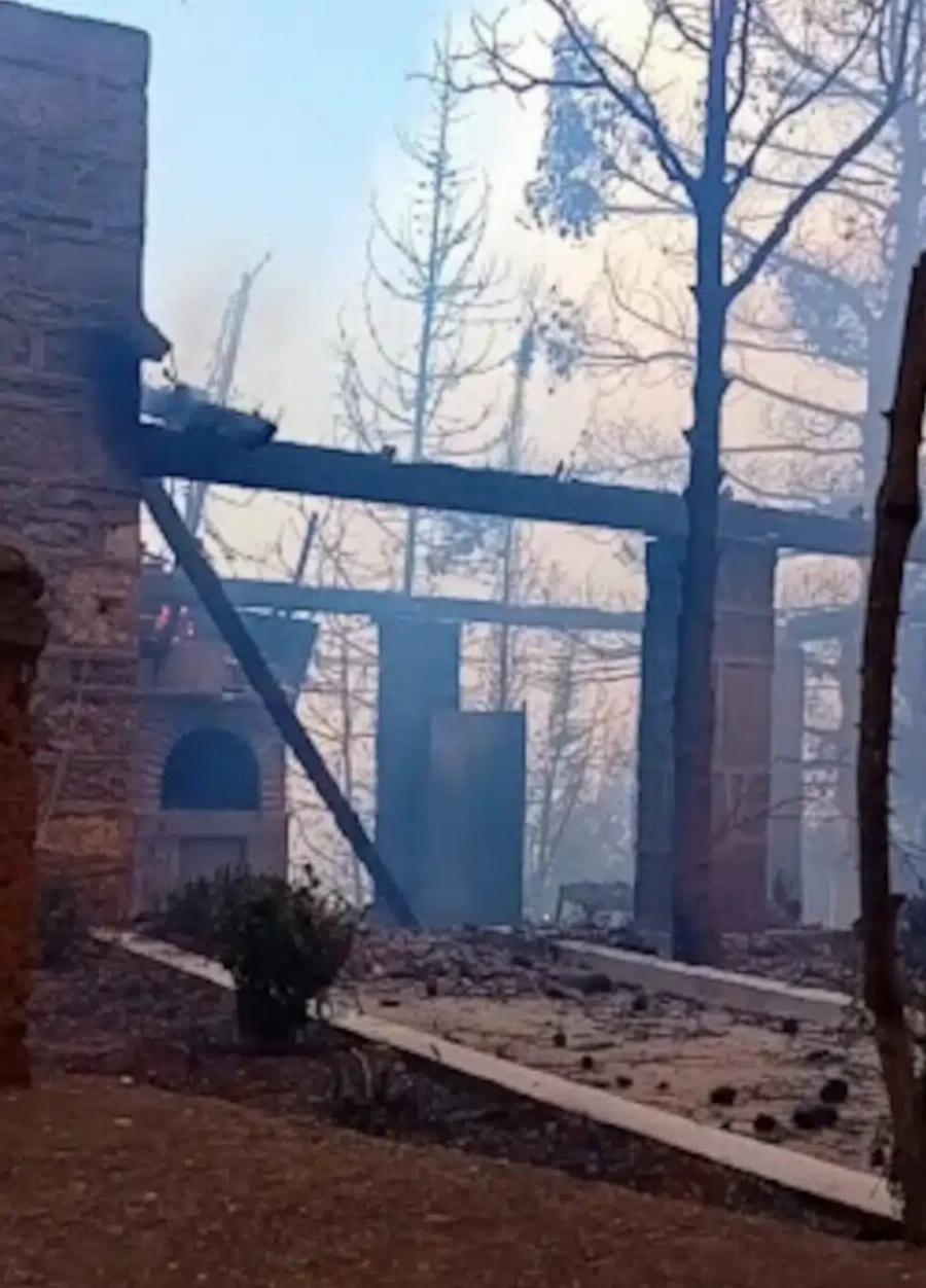 Καταστράφηκε απο την φωτιά η ιστορική εκκλησία της Παναγίας των Καταφυγίων στη Ζάχολη