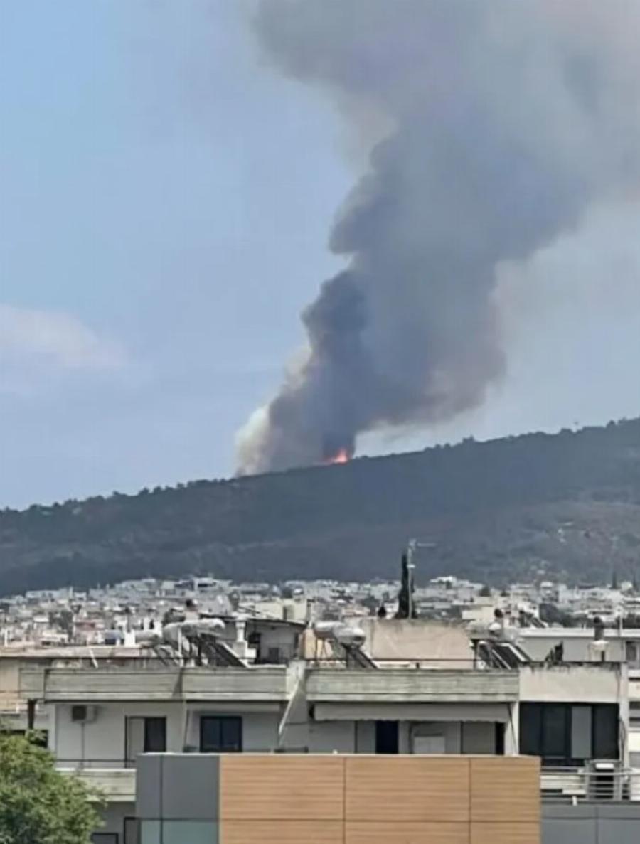 Νέα επικίνδυνη φωτιά τώρα στην Αττική – Συναγερμός στην Πυροσβεστική, σηκώθηκαν εναέρια μέσα