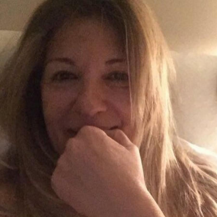 Τότε 29, σήμερα 59 και… εξαφανισμένη: Έτσι είναι σήμερα η Σμαράγδα από το Εμείς κι εμείς – Η τελευταία δημόσια εμφάνιση