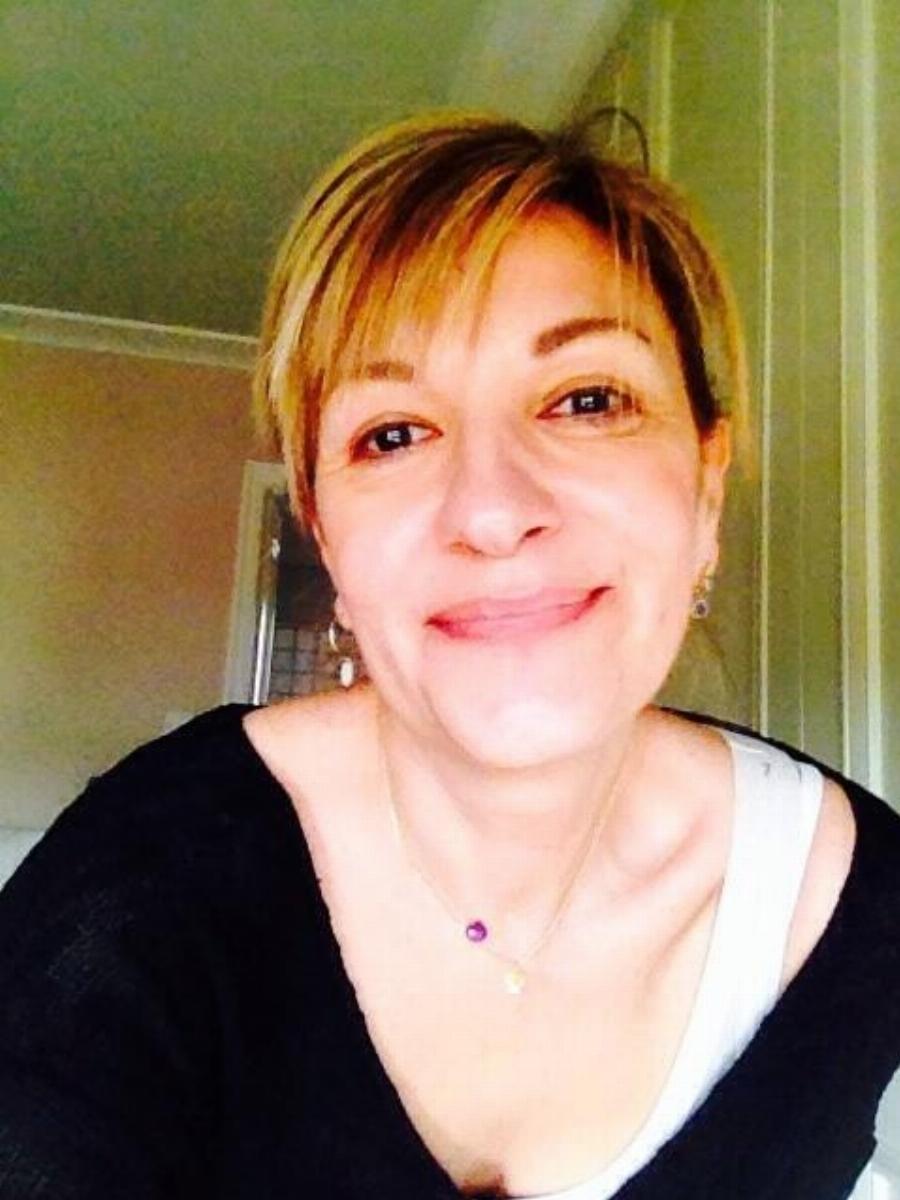 Τότε 29, σήμερα 59 και… εξαφανισμένη: Έτσι είναι σήμερα η Σμαράγδα από το Εμείς κι εμείς – Η τελευταία δημόσια εμφάνιση