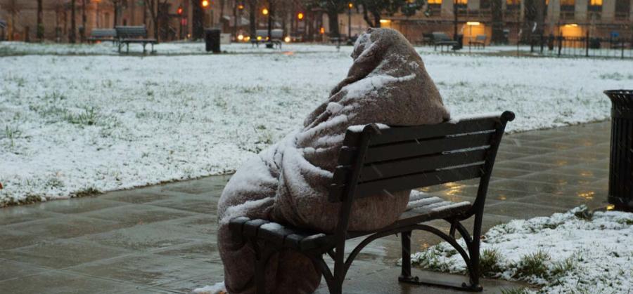 Χιόνιζε και κοιμόμουν με την κόρη μου στον δρόμο ώσπου μας πήρε σπίτι του ένας άγνωστος