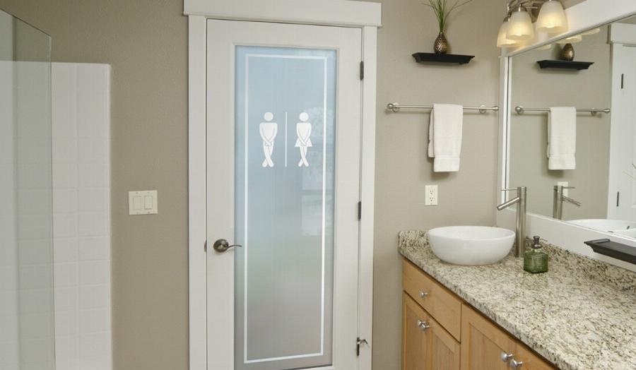 Υπάρχει λόγος: Γιατί δεν πρέπει να αφήνετε ποτέ τη νύχτα ανοιχτή την πόρτα του μπάνιου