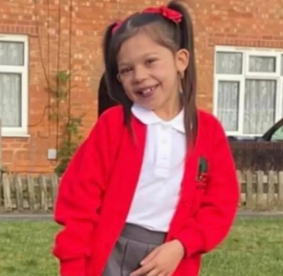 Girl dies days before Christmas with heartbroken parents by her side