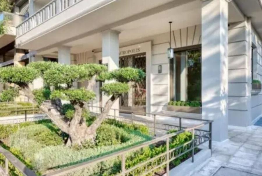 Μαθεύτηκε η τιμή: Η υπερλούξ σουίτα Κασσελάκη-Τάιλερ με θέα Ακρόπολη & μαρμάρινο τζακούζι “ξεχειλίζει” πολυτέλεια