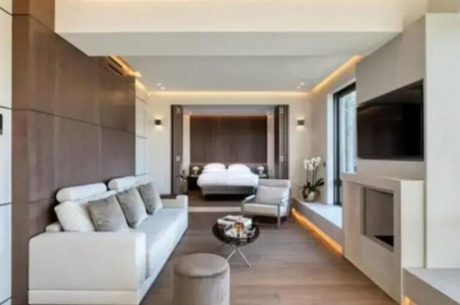 Μαθεύτηκε η τιμή: Η υπερλούξ σουίτα Κασσελάκη-Τάιλερ με θέα Ακρόπολη & μαρμάρινο τζακούζι “ξεχειλίζει” πολυτέλεια