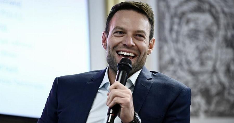 Μαθεύτηκε η τιμή: Η υπερλούξ σουίτα Κασσελάκη-Τάιλερ με θέα Ακρόπολη & μαρμάρινο τζακούζι “ξεχειλίζει” πολυτέλεια