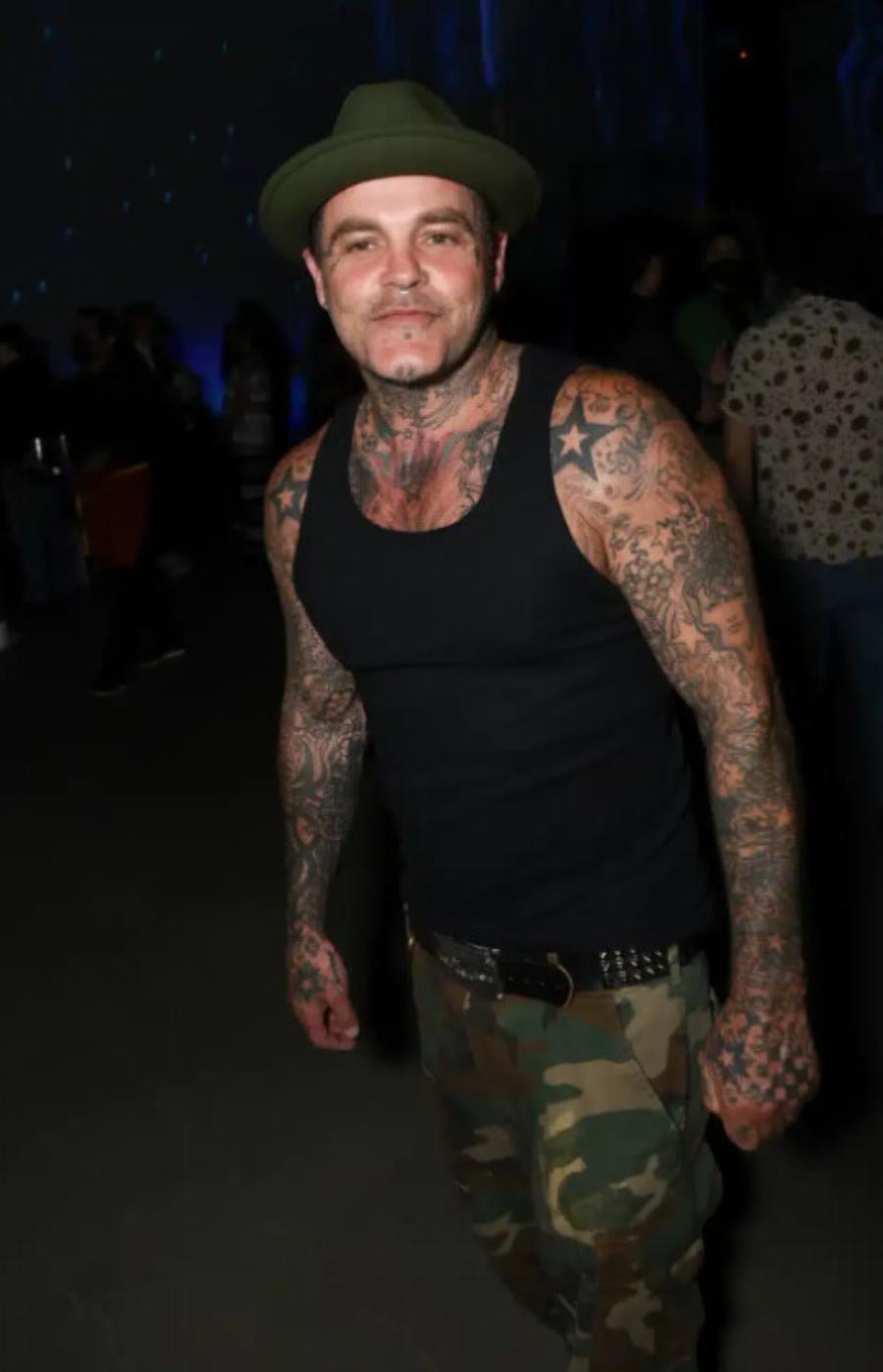 Πέθανε πασίγνωστος αγαπημένος τραγουδιστής στα 49 του