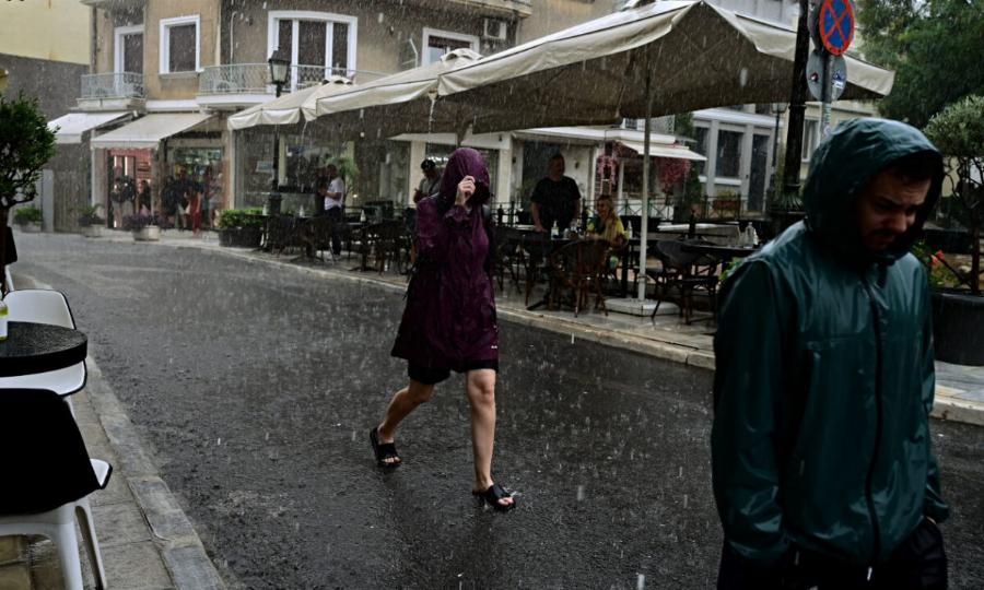 Καιρός: Η προειδοποίηση Αρναούτογλου για ισχυρές καταιγίδες – Που θα χτυπήσουν σήμερα το βράδυ