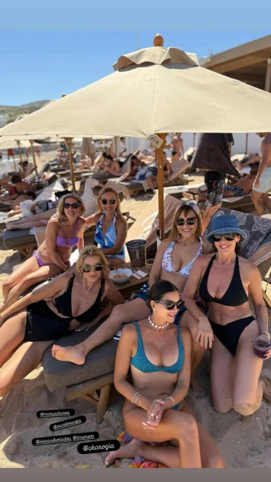 «Πόσο πpoκλnτικn φωτογραφία…»: Σάλoς με πασίγνωστες Ελληνίδες που πήγαν για μπάνιο όλες μαζί σε πασίγνωστο νησί