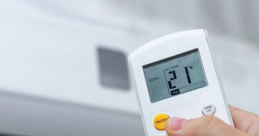 Δεν τα λέει κανείς: 4 λάθη που κάνετε στο κλιματιστικό και «φουσκώνουν» τον λογαριασμό ρεύματος
