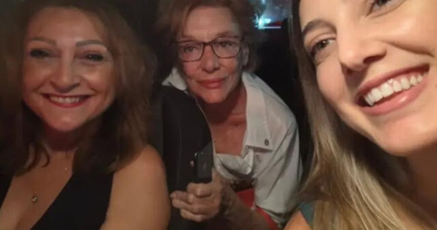 Η Μάρω Κοντού ζήτησε από 2 γυναίκες να την πάρουν μαζί λόγω της απεργίας των ταξί: «Την είδαμε να στέκεται στον δρόμο…»