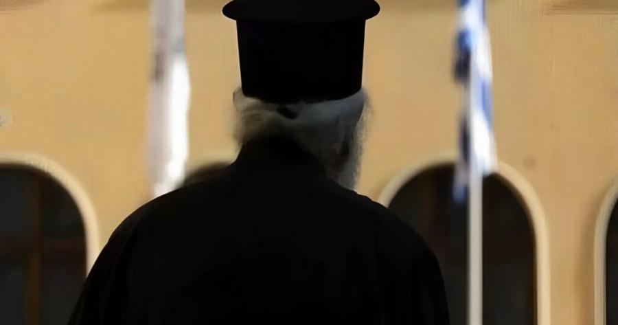 Ο κακός χαμός: Μεθυσμένος ιερέας γύρισε σπίτι χωρίς ράσο και σταυρό – Τον έδιωξε η παπαδιά