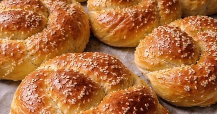 Τσουρέκι με Γιαούρτι – Πιο Αφράτο και Εύκολο από το Κλασικό