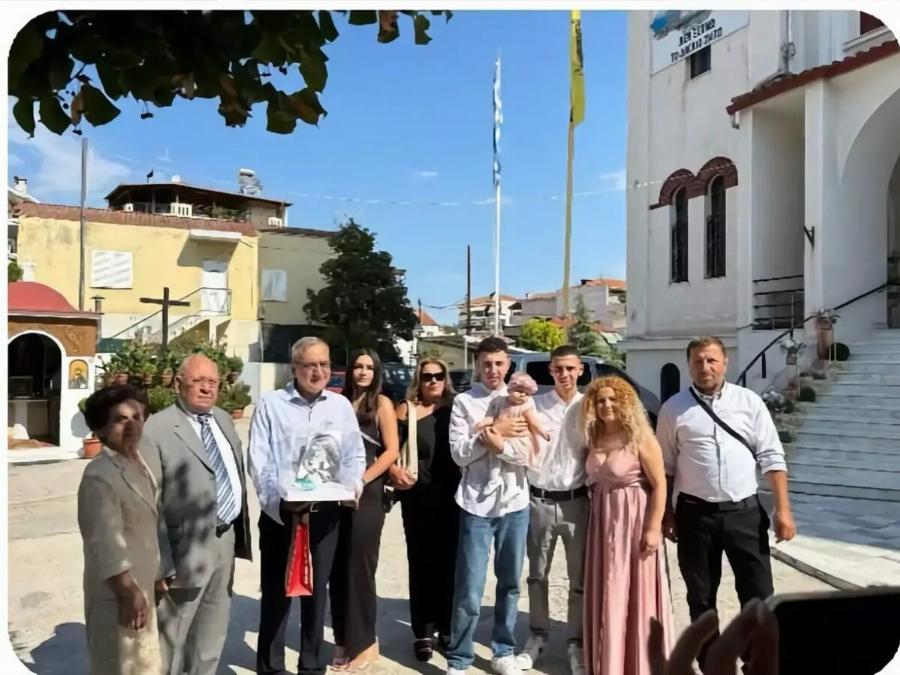 Μαθητής βαπτίστηκε Xριστιανός – Ζήτησε από την καθηγήτριά του να τον βαπτίσει «Κυρία, θέλετε να γίνετε η νονά μου;»