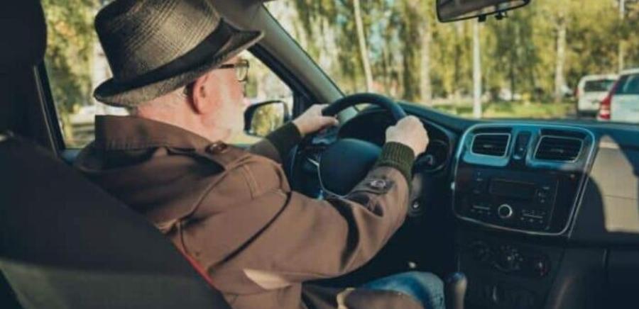 Τέλoς στα διπλώματα οδήγησης για τους 70χρονους – Τι αλλάζει στους μεγαλύτερους οδηγούς