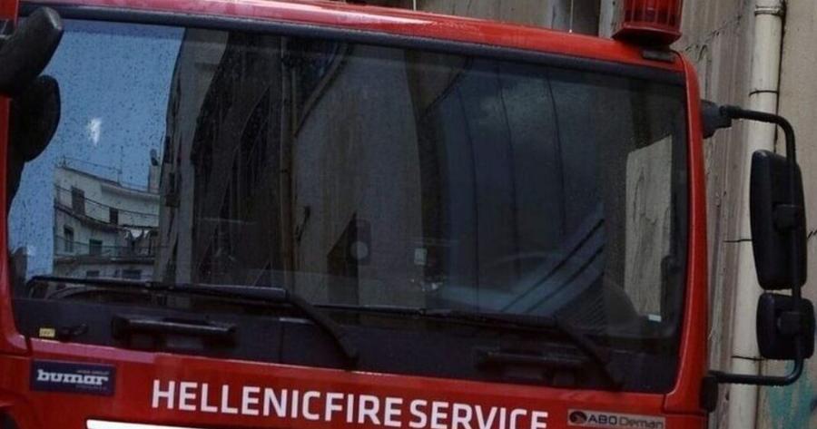 Εγκλωβισμένος πυροσβέστης στην Εύβοια – Το πυροσβεστικό όχημα έπεσε σε χαράδρα