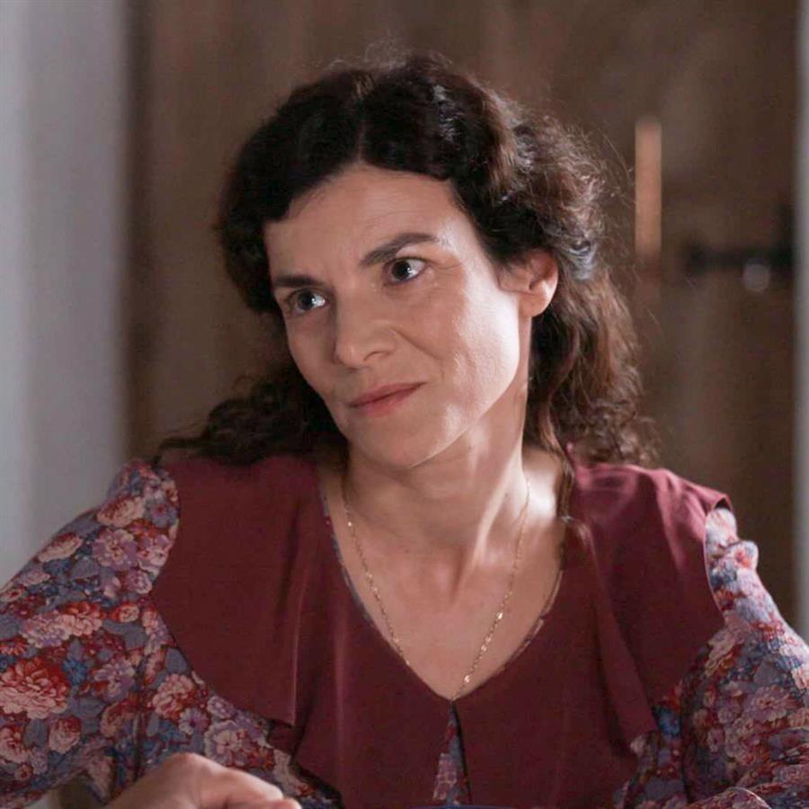 Grand Hotel: Ο Χαραλάμπης λέει στην Θεώνη πως την απάτησε και αυτή τον διώχνει