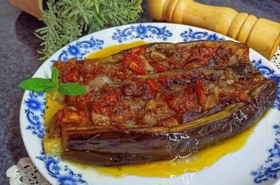 Ιμάμ μπαϊλντί – Παραδοσιακή συνταγή με μελιτζάνες και πλούσια γέμιση