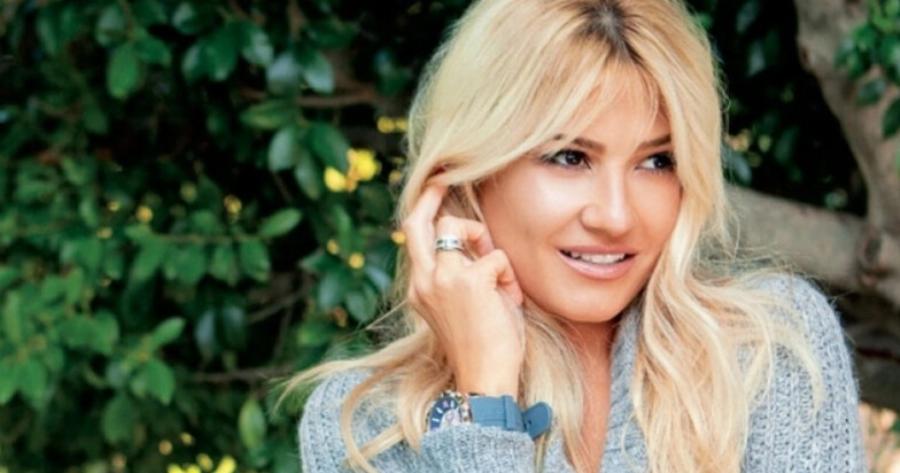 Ουρές στα νυχάδικα από τις γυναίκες: Η Φαίη Σκορδά έκανε τη Νο1 τάση για την άνοιξη στα νύχια & όλες ζητάνε το χρώμα της