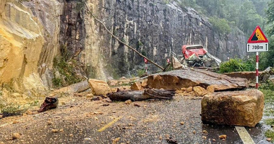 Νεα Πολύνεκρη Τραγωδία με Λεωφορείο: Έξι νεκροί, 19 τραυματίες, Θρήνος στη Χώρα