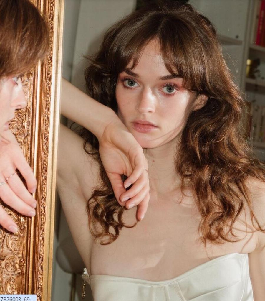 Το γαλλικό κούρεμα που αποδεδειγμένα «αφαıρεί» χρόνια από το πρόσωπο – Είναι ό,τι πιο κομψό