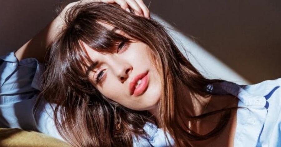 Το γαλλικό κούρεμα που αποδεδειγμένα «αφαıρεί» χρόνια από το πρόσωπο – Είναι ό,τι πιο κομψό