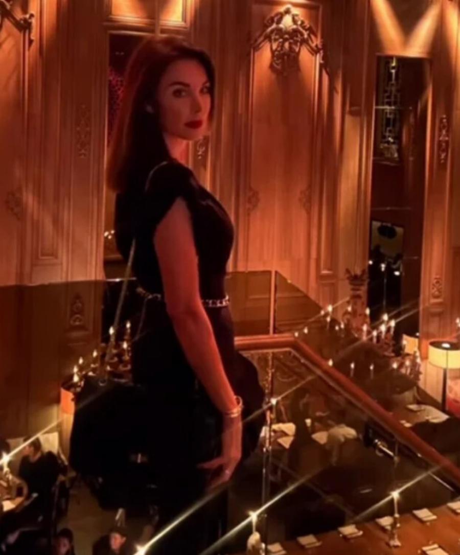 Πανέμορφη στο Λονδίνο η Λυδία Ευαγγελάτου: Ταξίδεψε από τη Νέα Υόρκη για family reunion και ήταν όλοι σαν γαλαζοαίματοι