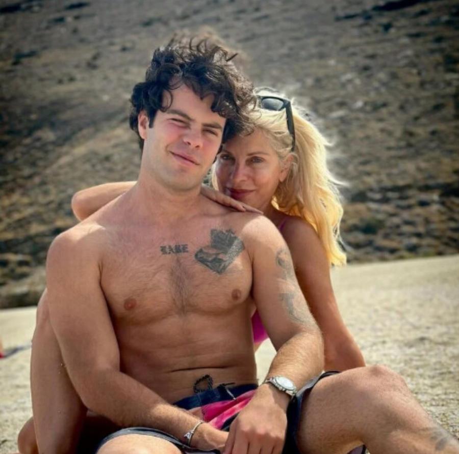 Ο πιο περιζήτητος Έλληνας – Χαμός με τις νέες φωτογραφίες από τη παραλία της Ελένης Μεναγάκη με τον γιο της