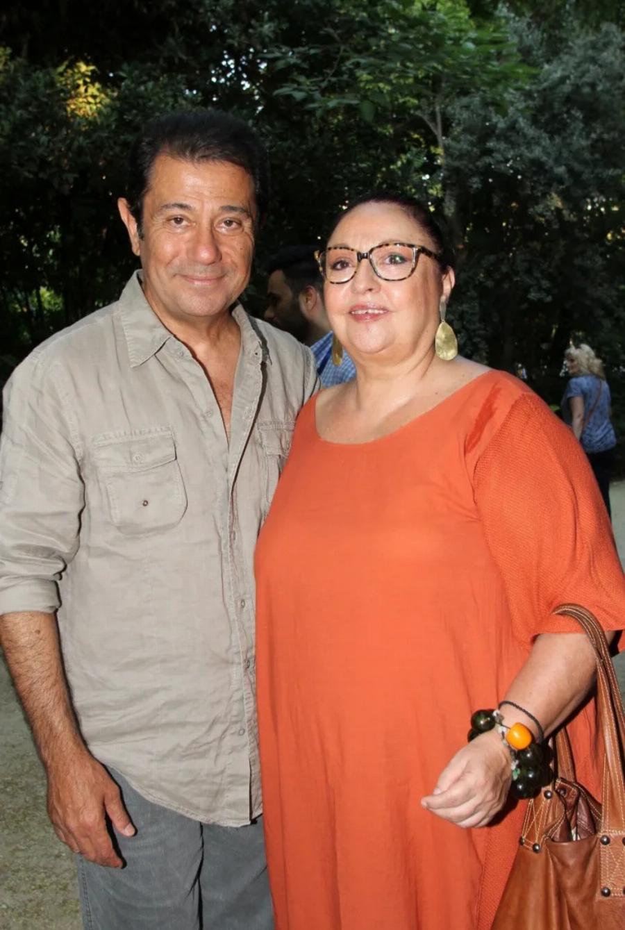 Κηδεία Κατρανίδη τώρα: Κατέρρευσε η Μίρκα Παπακωνσταντίνου – Τον «αποχαιρετά» με δάκρυα στα μάτια