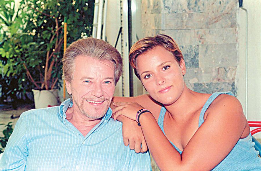 Κλείστηκε ξαφνικά σε Μοναστήρι: Πασίγνωστη ηθοποιός και κόρη διάσημου Έλληνα τα παράτησε όλα κι έγινε Μοναχή