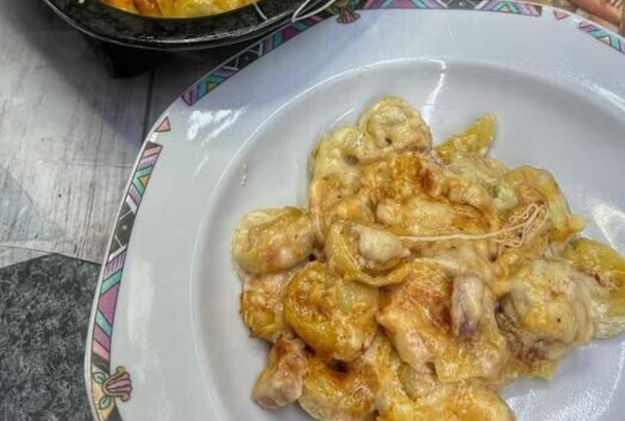 Τορτελίνια φούρνου με τυριά και μπέικον – Ζουμερή και εύκολη συνταγή