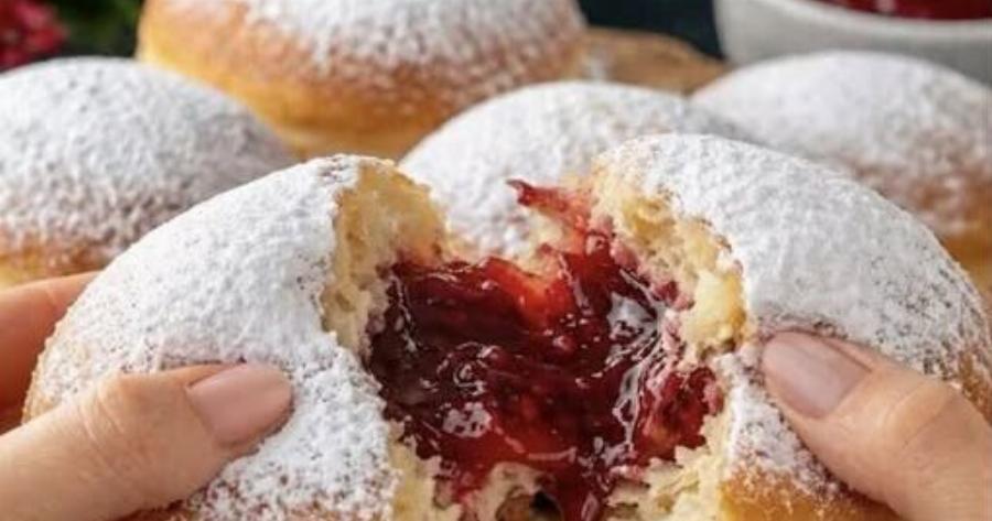 Ντόνατς φούρνου με μαρμελάδα: Αφράτη συνταγή χωρίς τηγάνισμα
