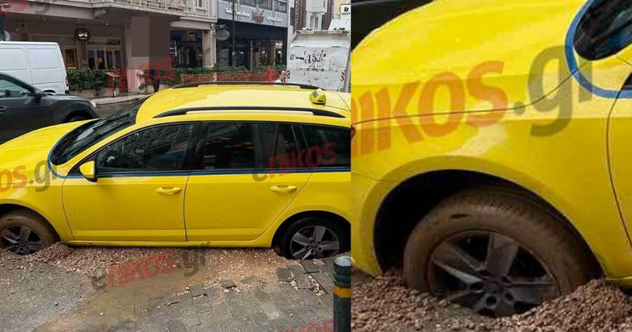 Κακοκαιρία Bora: «Κόλλησε» ταξί στην Ερμού
