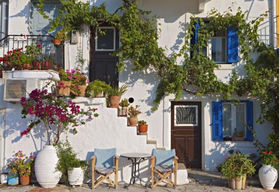 Βρήκαμε την πιο όμορφη παραλιακή πόλη της Ελλάδας κι είναι παραμυθένια