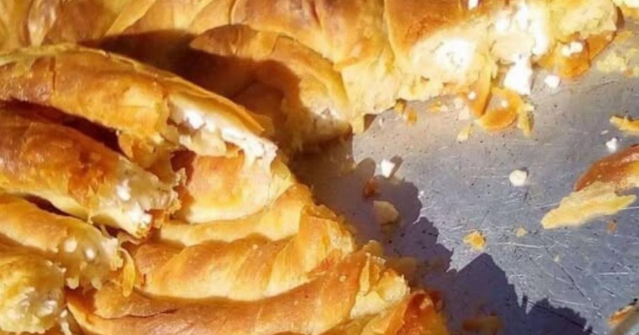 Σπιτική τυρόπιτα με φύλλο που ανοίγει με το χέρι – Τραγανή και πεντανόστιμη