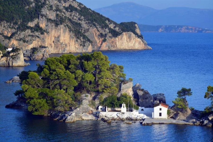 Βρήκαμε την πιο όμορφη παραλιακή πόλη της Ελλάδας κι είναι παραμυθένια