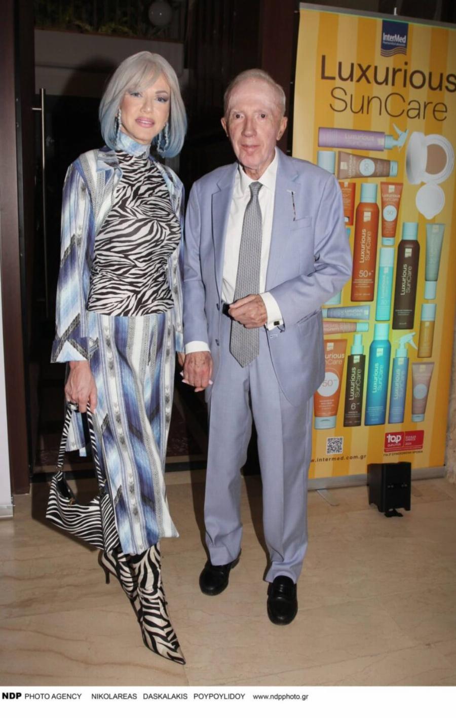 Με Eπıδoσεıς 30αρη o Πλεύρης: Ξετpελαμέvn η Τζώρτζια Σιακαβάρα με τον γonτεuτικo 83χρονο νομıκό