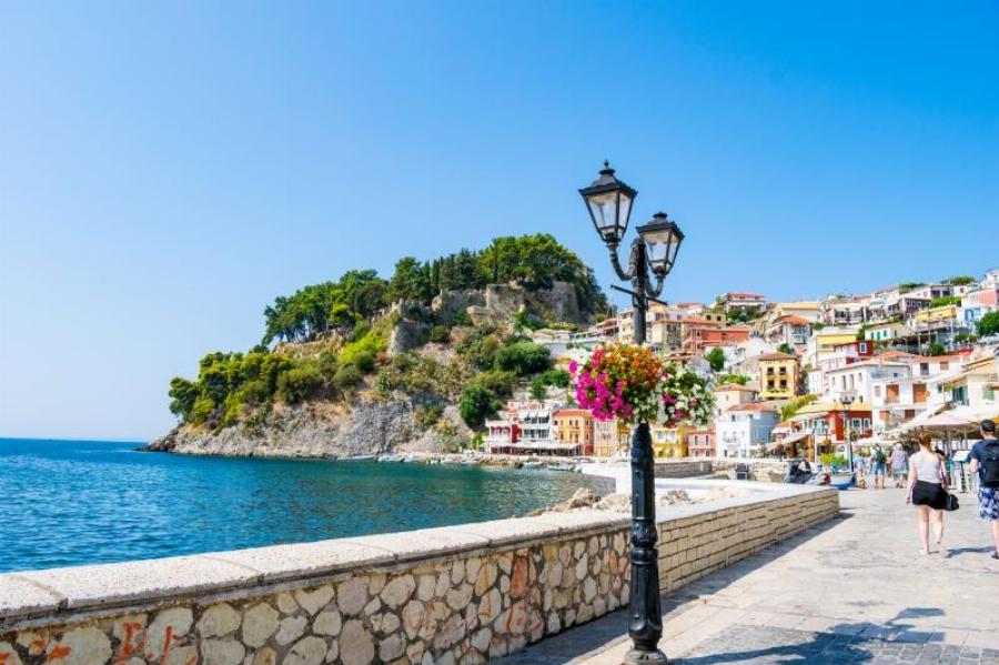 Βρήκαμε την πιο όμορφη παραλιακή πόλη της Ελλάδας κι είναι παραμυθένια
