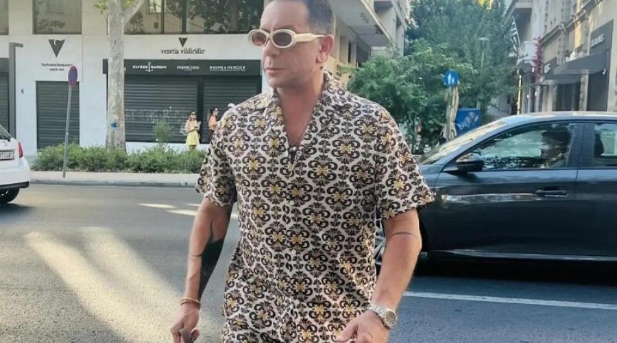Ο Γιώργος Μαζωνάκης πήγε για κούρεμα και ξύρισμα μετά τη νοσηλεία στο Δρομοκαΐτειο