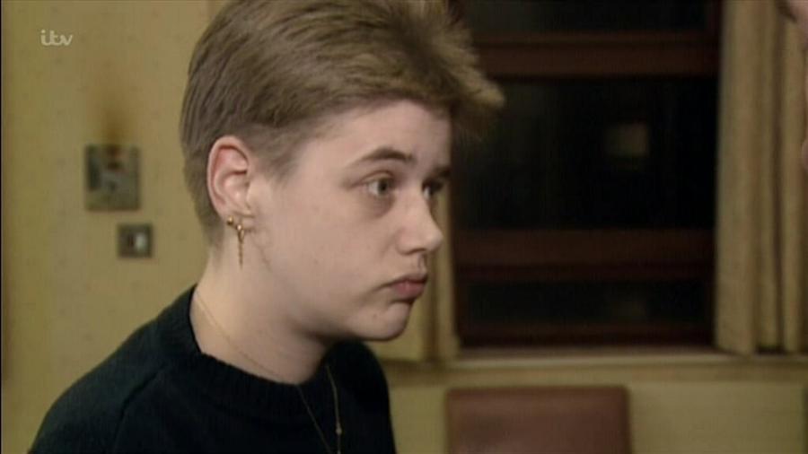 Auτnv Avτέγpαψε – Μοιάζουν σαν δίδυμες αδερφές: H «Άγγελος του θαvάτou» που η Ειρήνη Μουρτζούκου είχε σαν «Δαιμovικo πρότυπο»