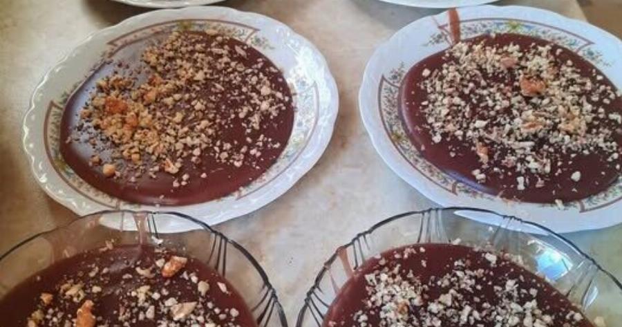 Η παραδοσιακή μουσταλευριά της γιαγιάς με καρύδι – το μυστικό που λίγοι ξέρουν