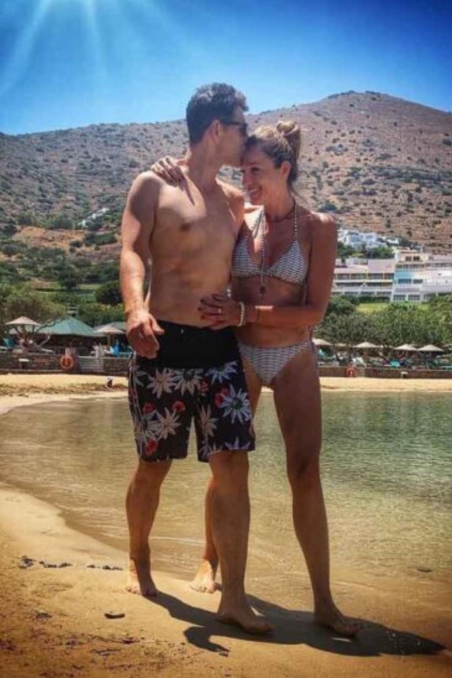 Η Κάτια Ζυγούλη ποζάρει μοναδικά στις διακοπές της στην Κέρκυρα – Σε ρόλο φωτογράφου ο Σάκης Ρουβάς