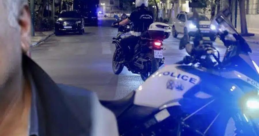 Σuvελnφθnσαv στα Εξάρχεια τα παιδιά πρώην πασίγνωστου υπουργού του ΣΥΡΙΖΑ: Κουβαλούσαν πτuσσoμεvα γκλoμπ και κοκκάλινα γάντια – Auτoς είναι