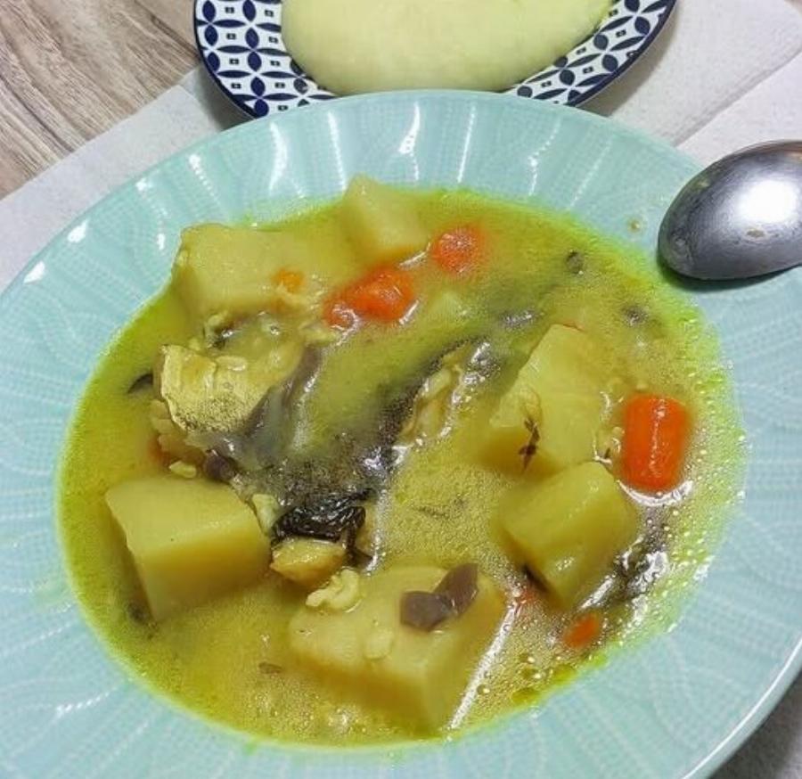 Παραδοσιακή ψαρόσουπα με μπακαλιάρο – εύκολη και πεντανόστιμη