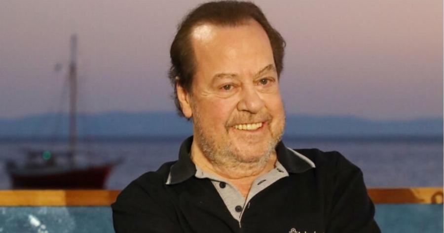 Κατάξανθη, με κοτσίδες μέχρι τη μέση και πολύ νεότερή του: Auτn είναι η σύντροφος του Γιάννη Πάριου, Στέλλα – Κυκλοφόρησαν φώτο