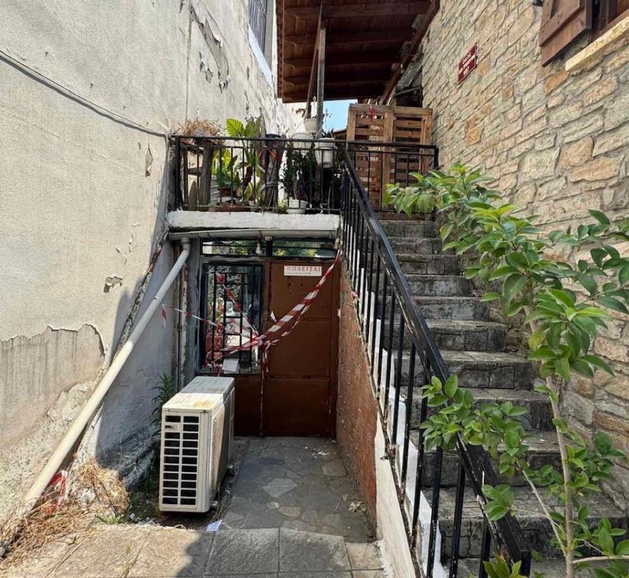 Απίστευτη φρίκη στο Αγρίνιο: 55χρονος απεβίωσε αβοήθητος & ο σκύλος τρεφόταν από το πτώμα του