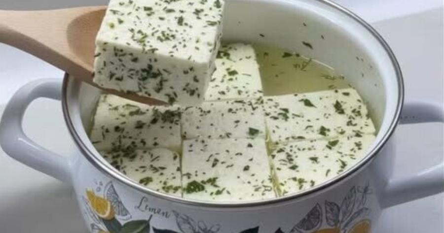 Σπιτικό τυρί με γάλα και γιαούρτι: Εύκολη συνταγή χωρίς συντηρητικά