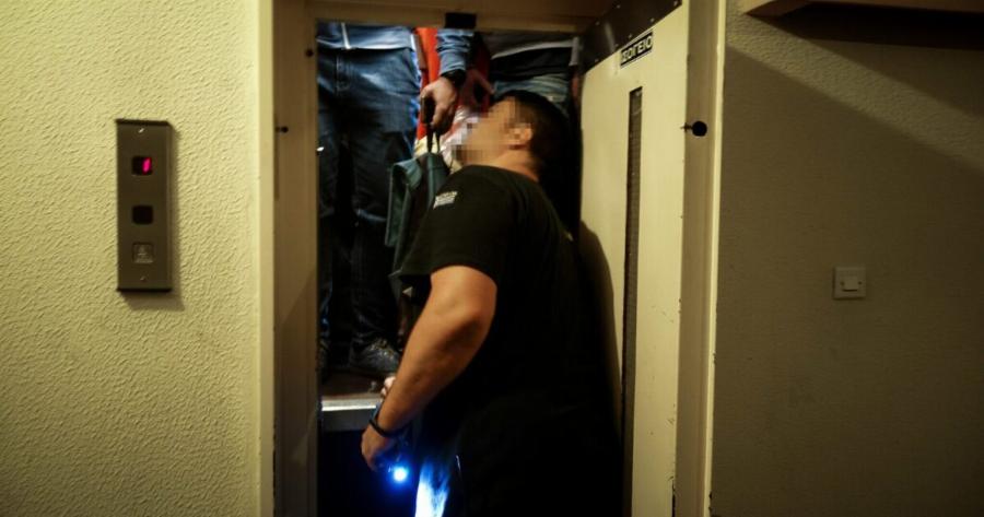 Βρέθηκε Νεκpος μέσα στο Ασανσέρ – Οι πρώτες πληροφορίες – Έτσι τον βρήκαν οι πυροσβέστες